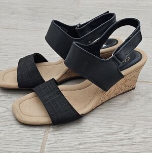 Sandals ClarksWomen's Kyarra Faye Slingback Wedge 9.5 Black